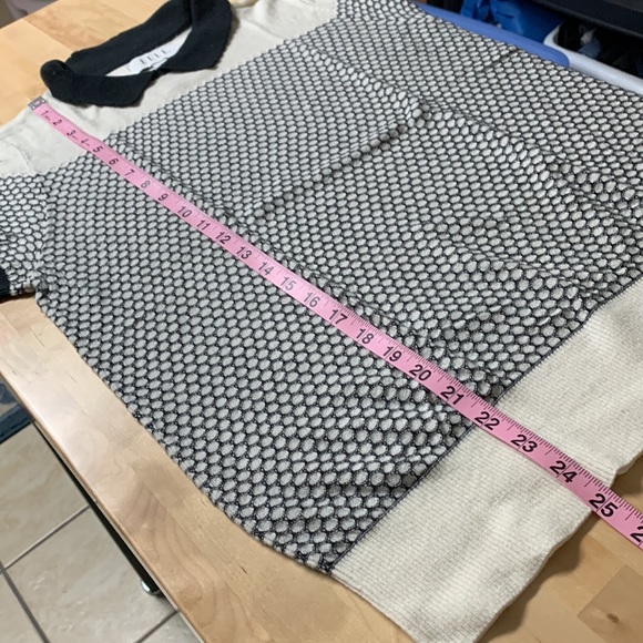 Short Puff-Sleeved Sweater with Honeycomb Pattern - Picture 10 of 10